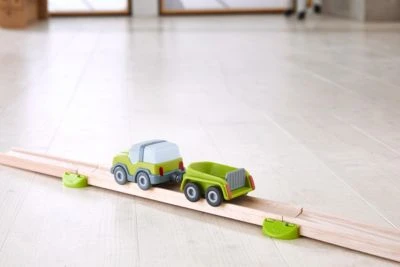 HABA 306687 Kullerbü – Geländewagen Mit Anhänger 4 HABA 306687 Kullerbü – Geländewagen Mit Anhänger – Bild 2